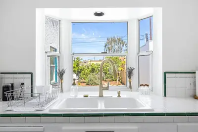 Image de Spanish Home Minutes From Beach and Mountains