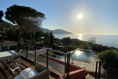 Image de Villa vue mer à 100m de la plage, piscine privée, proche Ajaccio