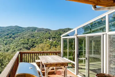 Image de Luxe home w\/ amazing views, jetted tub, steam shower, central Ac & garage