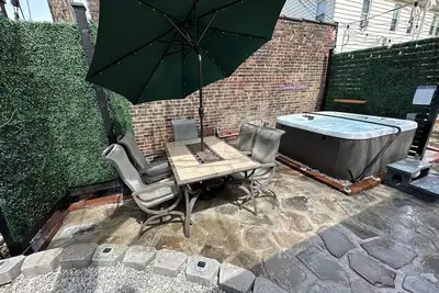 Image de Updated Cleveland Apt: Heart of Little Italy! with Massage Chair & Hot Tub!