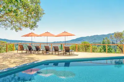 Image de Sonoma Valley vineyard-view cottage with loft, hot tub, & on-site pool