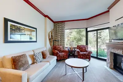 Image de Everline Resort & Spa adjoining condos with pool, hot tub, ski-in/ski-out locale