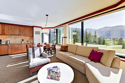 Image de Resort at Squaw Creek remodeled corner unit with amazing views, ski-in/ski-out