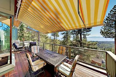 Image de Custom, luxe condo with panoramic lake/mountain views & fireplaces