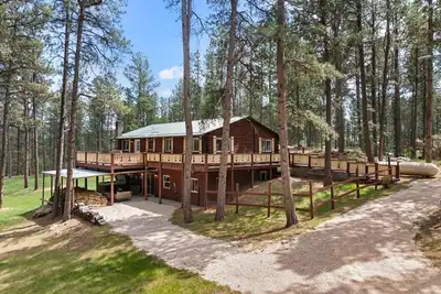 Image de Needles Nest: Secluded Cabin with Hot Tub