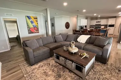 Image de Angler's Cove · Waterfront House with Amazing Views & Giant Deck