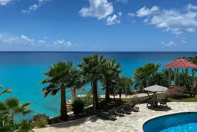 Image de \"SeaBreeze\" Beautiful oceanfront 2 bedroom, 2 bathroom condo.