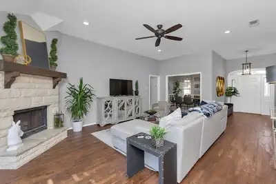 Image de Gorgeous family home min from Downtown Grapevine, Southlake, and Dfw airport.