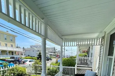 Image de Beautiful, Spacious, Updated Victorian - One Blk from beach!