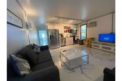 Image de King Size Bed Suit Apartment Quite Neighborhood