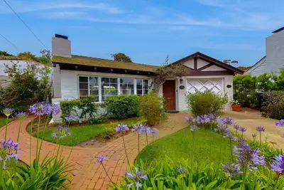 Image de Iconic La Jolla Adobe Home | Private Hot Tub | Secluded Courtyard Firepit