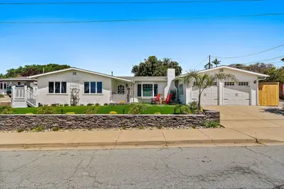 Image de Tranquil getaway on quarter acre by the beach - walk to dining & shops