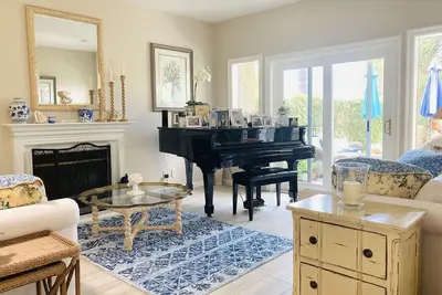 Image de Clean, Modern Home with Ocean Views, 5 Minutes from Beaches & Trails