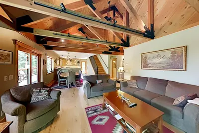 Image de Treetops & Trails | Chefs Kitchen, Wraparound Deck, Game Room & Forest Views