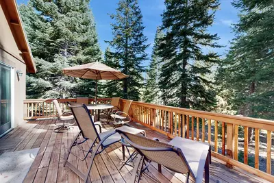 Image de Updated Retreat | Fireplace, Large Deck & Grill | Near Rec Center & Eateries