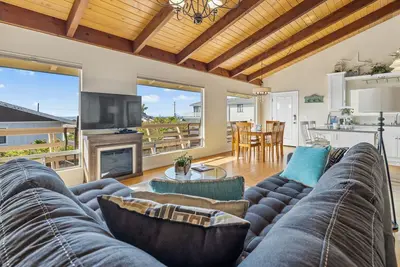 Image de Hilltop Haven with panoramic views of Morro Bay Rock & Pacific Ocean with deck