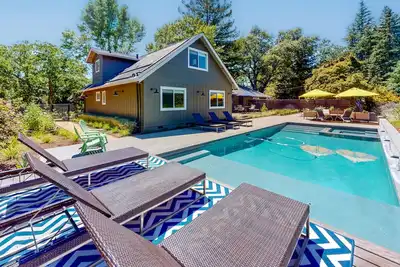 Image de Modern retreat with pool/spa & firepit - 5 minutes to Sonoma Square