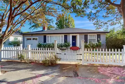Image de Quiet & Charming Wine Country Home w/ Stylish Updates & Large Backyard
