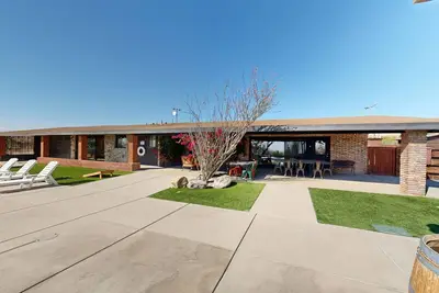 Image de Saguaro Gardens desert retreat on 5 acres with pool, pool spa, & casita