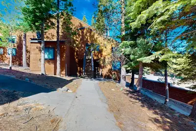 Image de Walk to ski runs - condo with loft & access to Tahoe Donner 5-star amenities