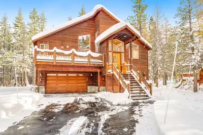 Image de Chic Chalet | Next to Alder Creek Trail, Deck, Grill | Tahoe Donner Amenities
