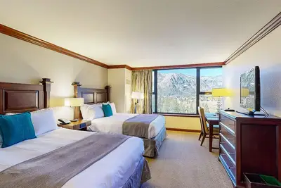 Image de Everline Resort & Spa - ski-in/ski-out suite with heated pools & hot tub
