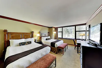 Image de Everline Resort ski-in/ski-out suite with heated pools, hot tub, golf, & tennis