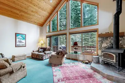 Image de Spacious & Sunny Tahoe Donner Home - Enjoy Access to 5-Star Amenities