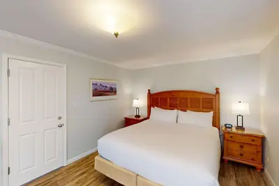 Image de Sleek Silverado Studio | Private Fenced Patio | Pool & On-Site Dining