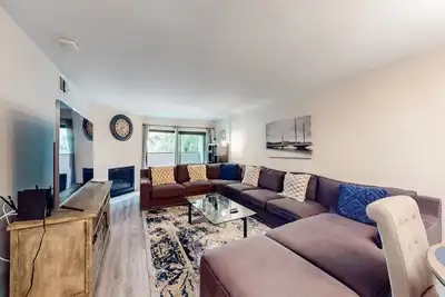 Image de Pacific Cove | Pool & Hot Tub, Fitness Center | Walk to Beach & Dining