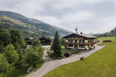 Appartement 'Ferienwohnung 5' avec vue sur les montagnes, balcon et Wi-Fi.