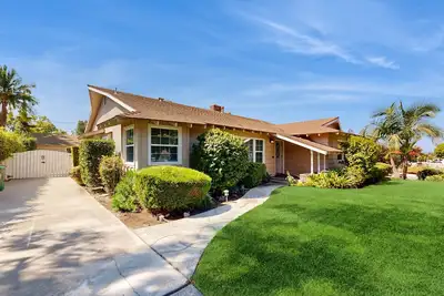 Image de Charming Orange Circle home with patio, grill, & game room - near Disneyland