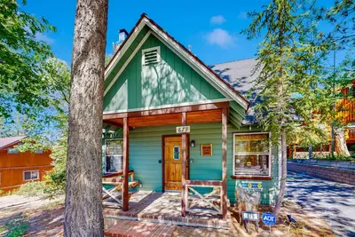 Image de Quiet Cabin at End of Cul-De-Sac | Private Hot Tub, Fenced Yard, Boat Parking
