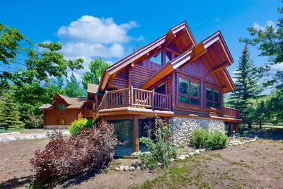 Image de 2, 624 Square Feet | Luxury Moonridge Log Home | Game Room & Loft