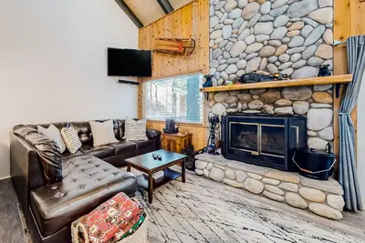 Image de Walk to Slopes Mountain Home with Private Hot Tub, Ski Locker & Playground