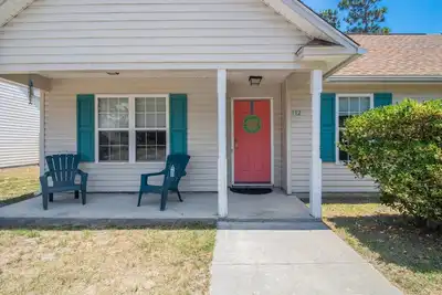 Image de Dog Friendly Cottage w/ Large Fenced in Backyard - Close to Beach