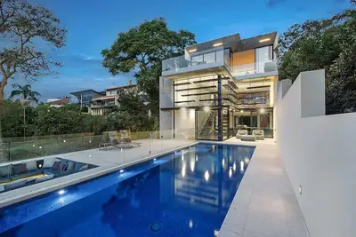 Image de Balmoral Golden Mile Luxe (Heated Pool)