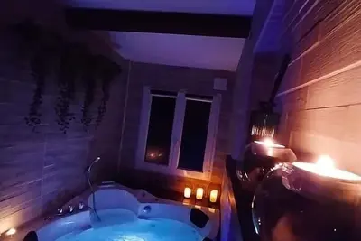 Image de Gîte à l'Orée des pins! Ambiance romantique et jacuzzi!