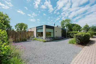 Image de This completely renovated, tastefully decorated bungalow (non-smoking) is located within walking distance (1. 5 km) of the Ouddorp beach.