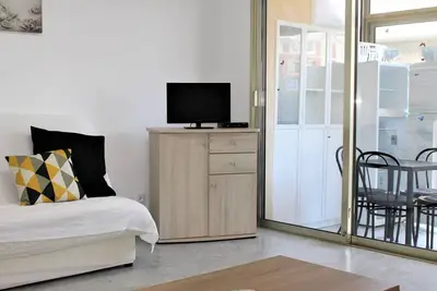 Image de Studio en Rdj avec jardin, plage Ă 3m, clim et parking, Villeneuve-Loubet