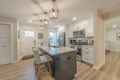 The Shop - Charming home - walking distance to downtown Douglas!
