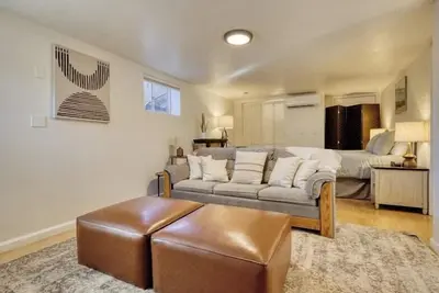 Image de Good Vibes Sedona Ground Level Studio Retreat — Private Yard, Fire Pit, Bbq