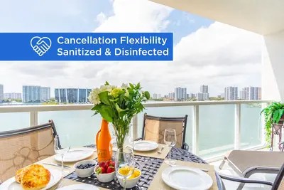 Image de High floor condo with amazing intracoastal views 2 blocks from the beach