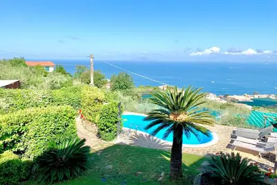 Image de Amore Rentals - Stone on the Sea Villa with Private Pool and Garden