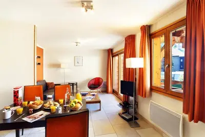 Image de Wifi, 300m du centre station, remise en forme, piscine, sauna, télévision, casier à ski, 75m²