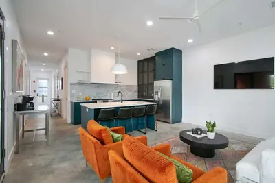 Image de The Garden District's Pied-à-Terre on Prytania | 4 Bedrooms