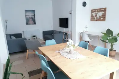 Image de House Morgentau centrally located with garden