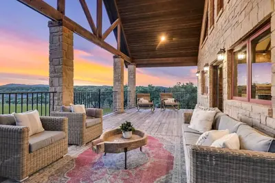Image de Red Sky Ranch House on 32 Acres with 270° Views!