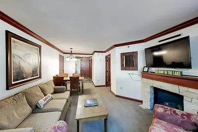 Image de Ski-in/ski-out alpine dream condo at Everline Resort & Spa