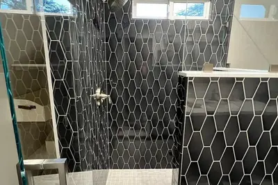 Image de Private One bedroom with bathroom within walking distance of downtown